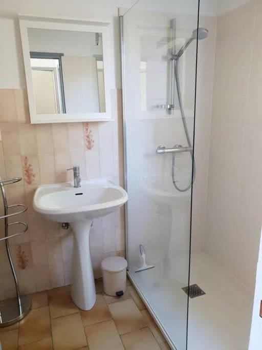 Residence Lou Cigaloun - Ana Location Gréoux-les-Bains Екстериор снимка
