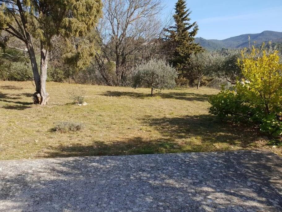 Residence Lou Cigaloun - Ana Location Gréoux-les-Bains Екстериор снимка