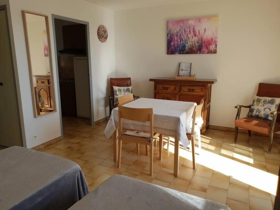 Residence Lou Cigaloun - Ana Location Gréoux-les-Bains Екстериор снимка
