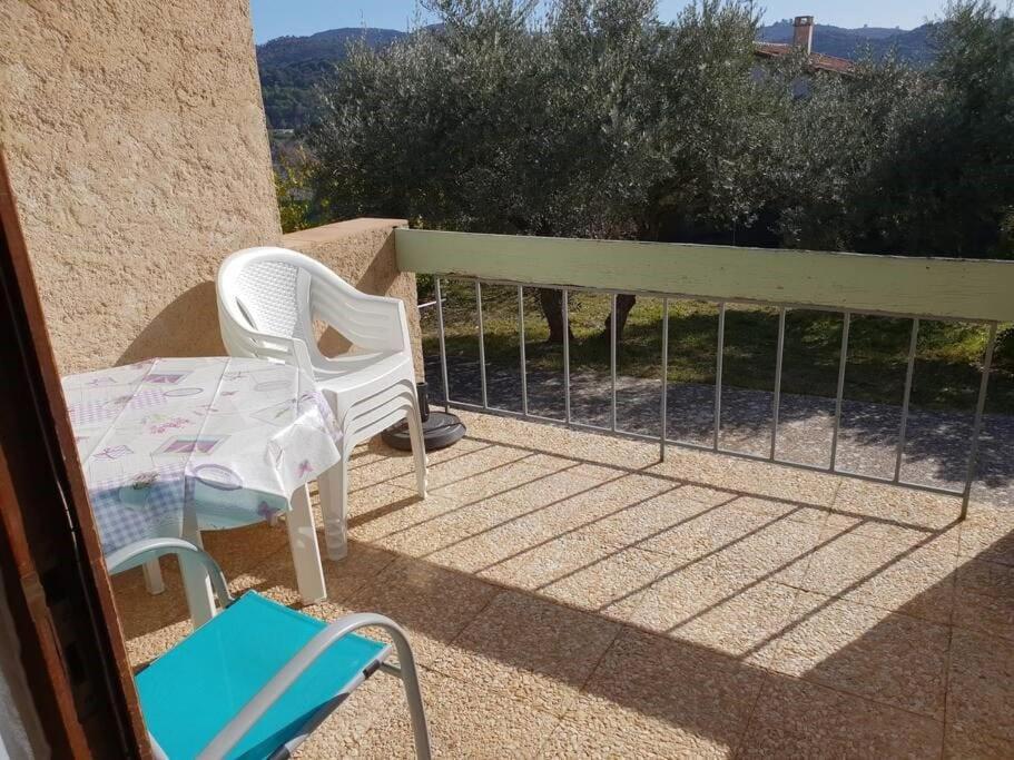 Residence Lou Cigaloun - Ana Location Gréoux-les-Bains Екстериор снимка