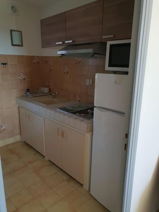 Residence Lou Cigaloun - Ana Location Gréoux-les-Bains Екстериор снимка