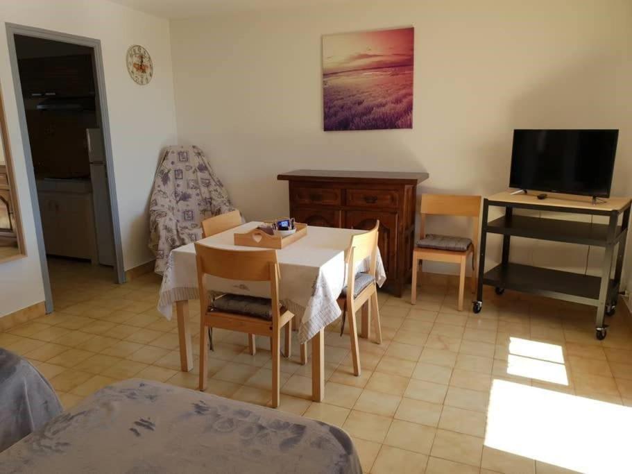 Residence Lou Cigaloun - Ana Location Gréoux-les-Bains Екстериор снимка