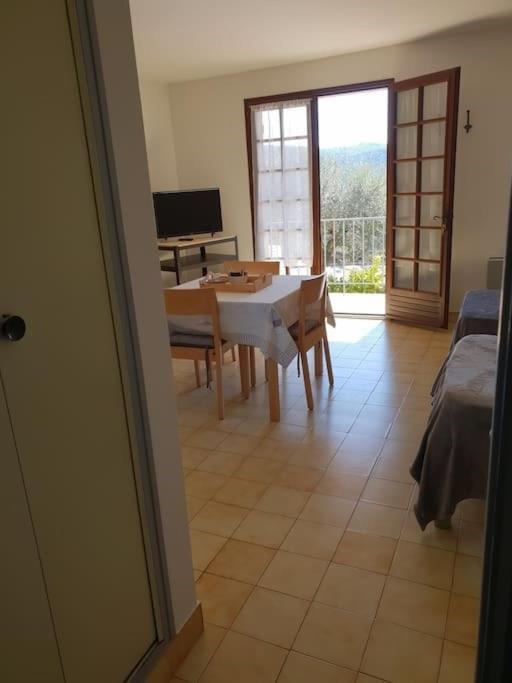 Residence Lou Cigaloun - Ana Location Gréoux-les-Bains Екстериор снимка