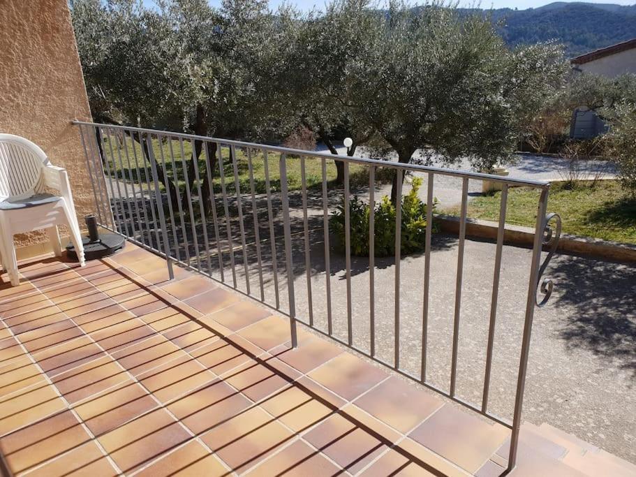 Residence Lou Cigaloun - Ana Location Gréoux-les-Bains Екстериор снимка