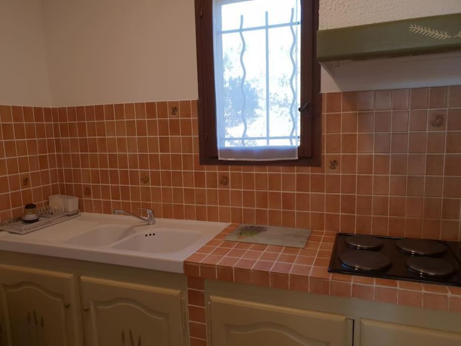 Residence Lou Cigaloun - Ana Location Gréoux-les-Bains Екстериор снимка