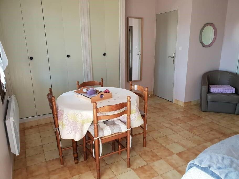 Residence Lou Cigaloun - Ana Location Gréoux-les-Bains Екстериор снимка