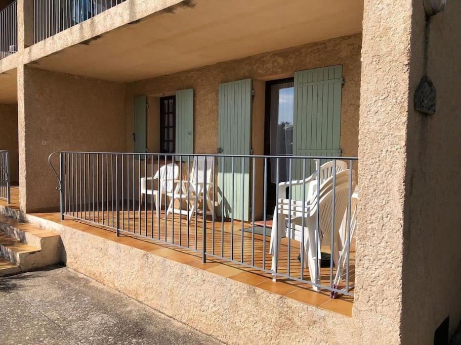 Residence Lou Cigaloun - Ana Location Gréoux-les-Bains Екстериор снимка