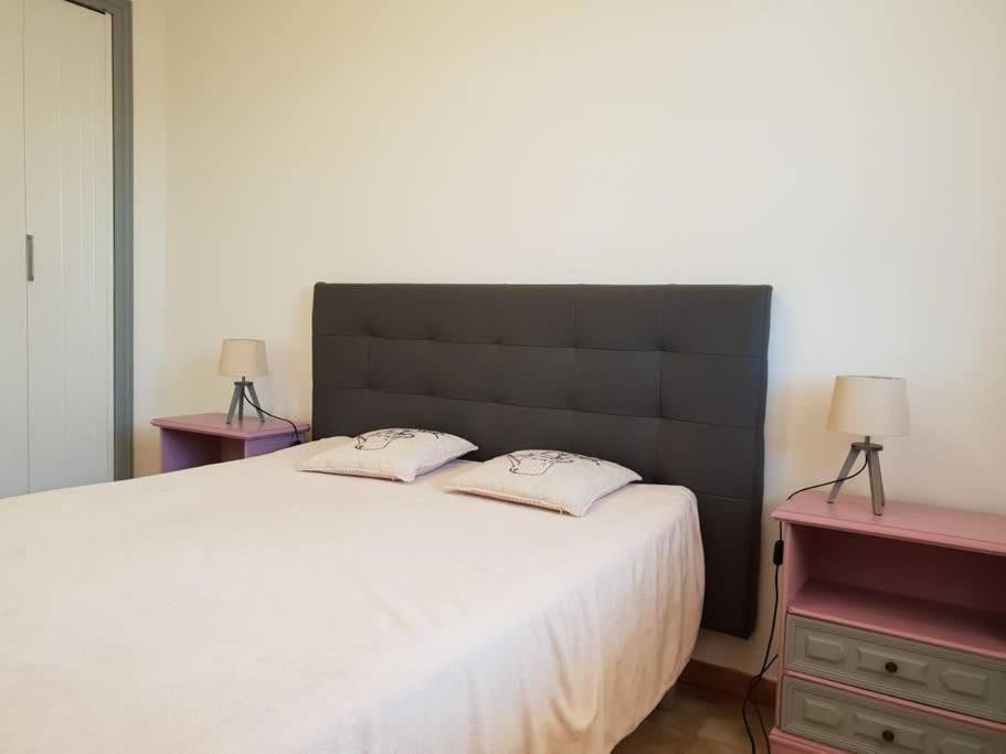 Residence Lou Cigaloun - Ana Location Gréoux-les-Bains Екстериор снимка
