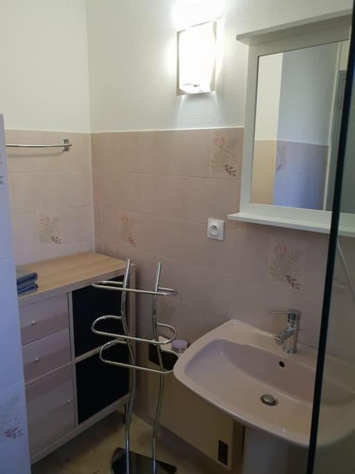 Residence Lou Cigaloun - Ana Location Gréoux-les-Bains Екстериор снимка