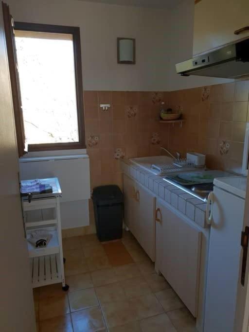 Residence Lou Cigaloun - Ana Location Gréoux-les-Bains Екстериор снимка