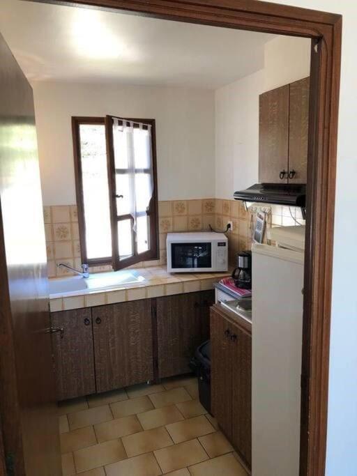 Residence Lou Cigaloun - Ana Location Gréoux-les-Bains Екстериор снимка